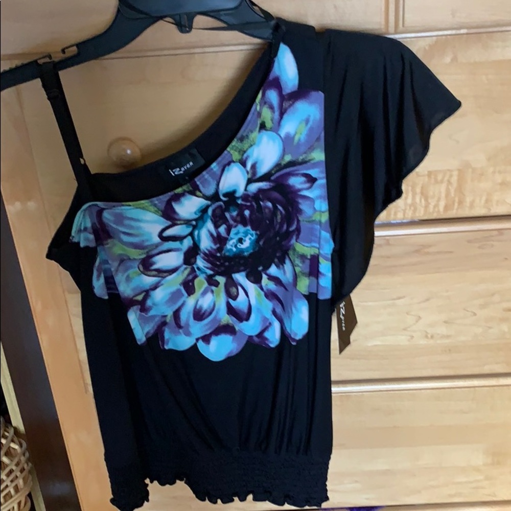 One shoulder flower shirt